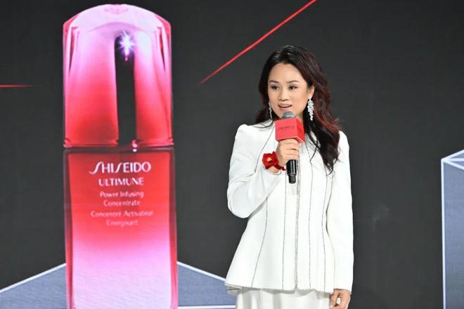 妆内卷从全新「红腰子」看肌肤抗老赛道跃迁AG真人百家家乐app科研长期主义破局美(图1)